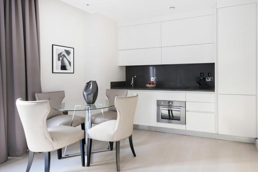 Buckingham Palace Residences By Aeria Apartments London Exterior photo