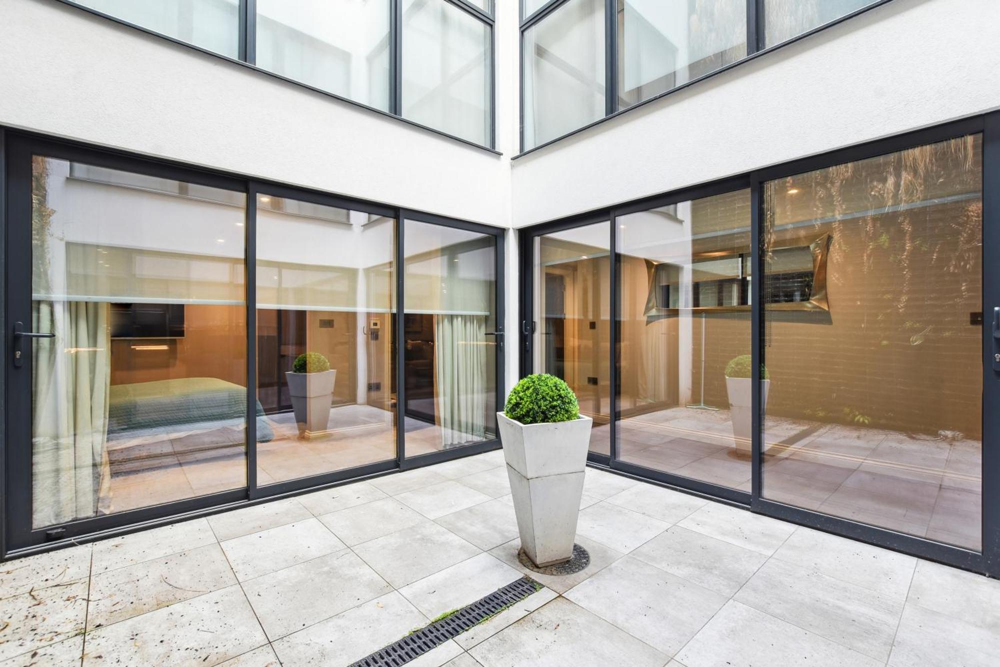 Buckingham Palace Residences By Aeria Apartments London Exterior photo
